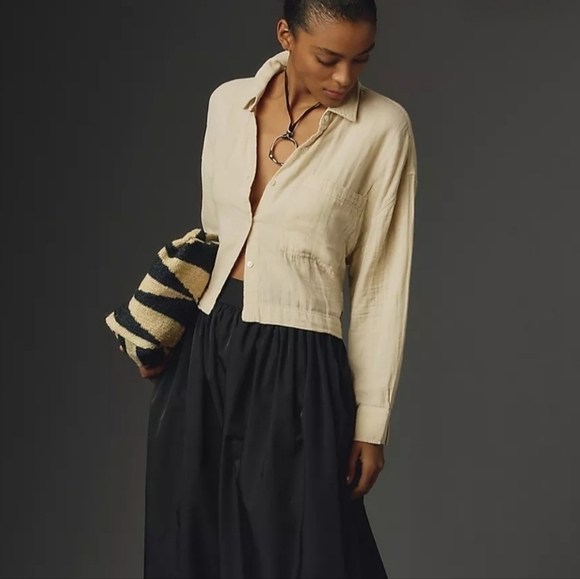 Velvet By Graham and Spencer Lana Cropped Button Down Shirt in Light Sand NWT - Picture 2 of 13